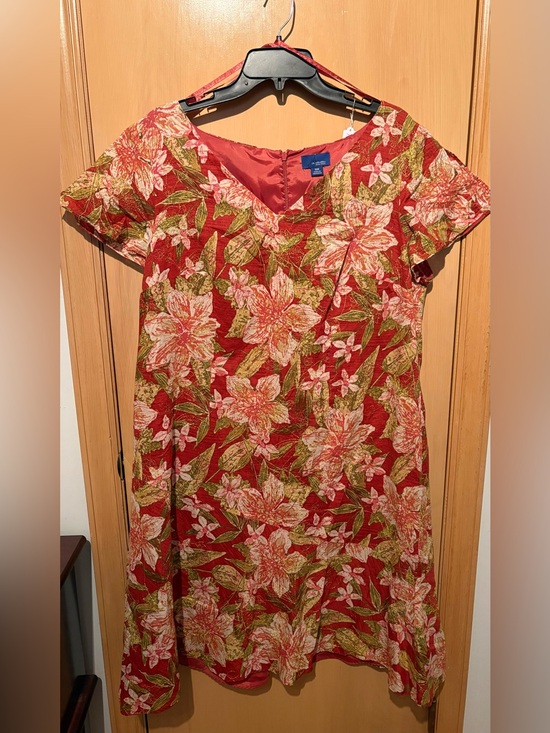 JH Collectibles Dresses & Skirts - JH Collectibles vintage-style red floral midi dress with a V-neckline Size 16W